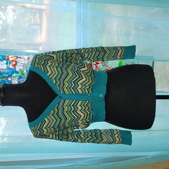 Knitted button down shrug - Picture 1 of 4